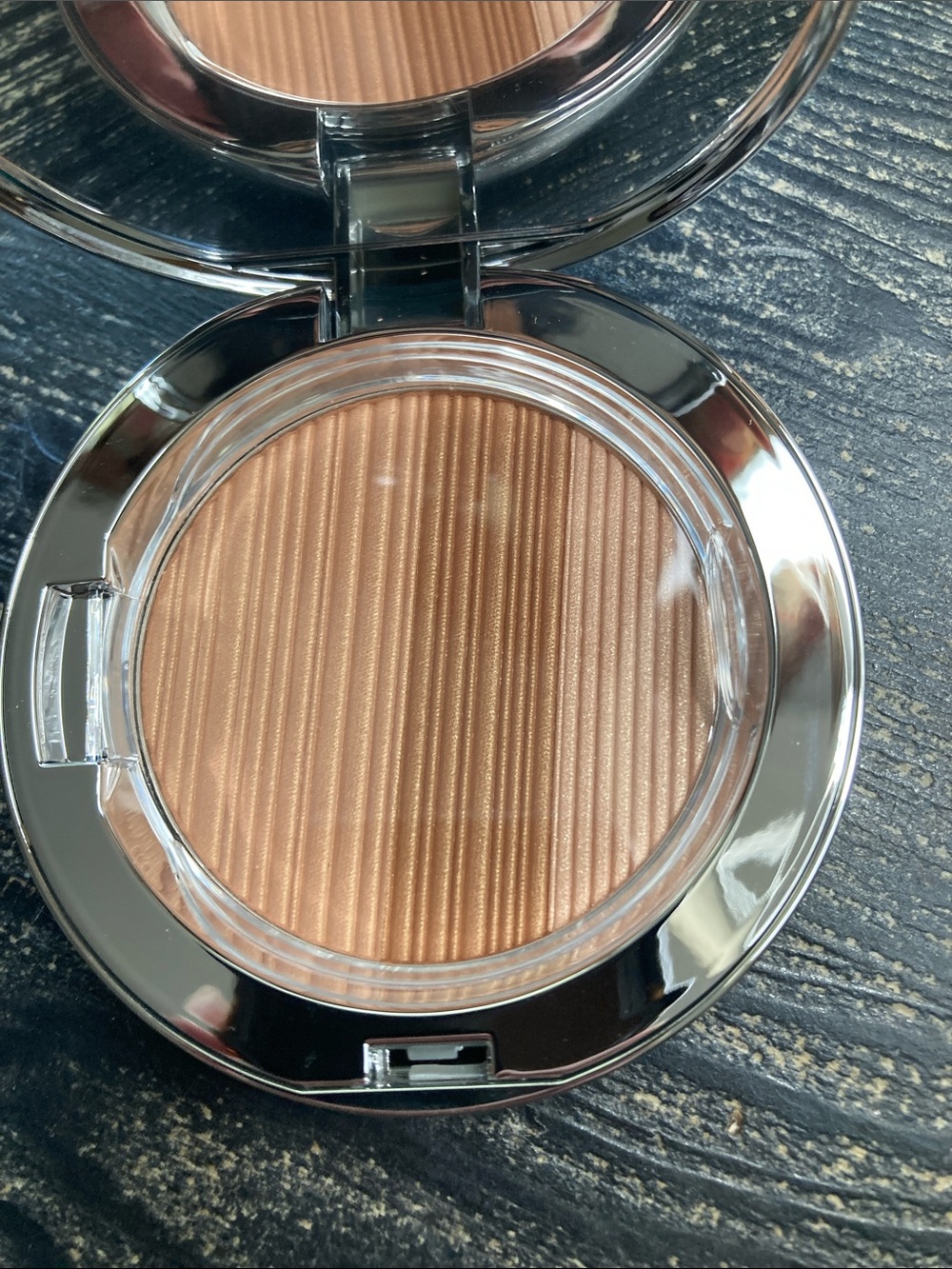 Amore Pacific Shimmer Bronzer Compact - Peachy Bronze